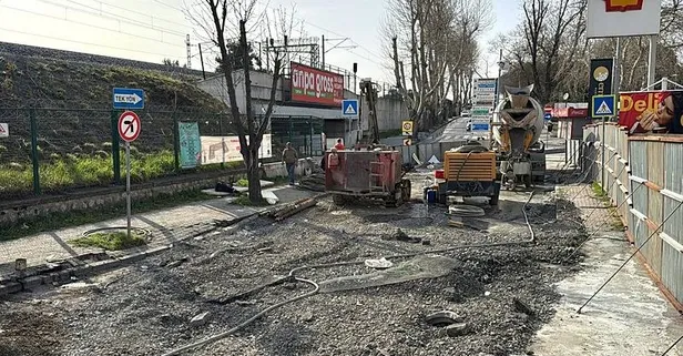 15 gün önce trafiğe kapatıldı! Bakırköy’de çöken yol vatandaşı bezdirdi CHP'li İBB'ye tepki yağdı: Planlı olsunlar bu stresi çekmek zorunda değiliz