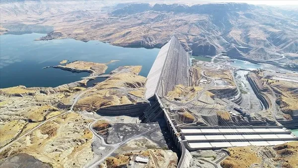 tarim-ve-orman-bakani-bekir-pakdemirli-ulkemizin-en-buyuk-4-hidroelektrik-santrali-olan-ilisu-prof-dr-veysel-eroglu-baraji-tam-kapasite-uretime-baslad-1608796552311.jpg Tarım ve Orman Bakanı Bekir Pakdemirli: Ülkemizin en büyük 4. hidroelektrik santrali olan Ilısu Prof. Dr. Veysel Eroğlu Barajı tam kapasite üretime başladı-6