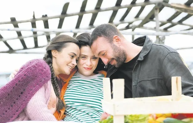 burak-ozcivit-ve-hamile-esi-fahriye-evcen-ogullari-karan-ile-birlikte-bir-avmnin-eglence-merkezinde-vakit-geci-1670193405072.jpeg Burak Özçivit ve hamile eşi Fahriye Evcen, oğulları Karan ile birlikte bir AVM'nin eğlence merkezinde vakit geçirdi | Saklambaç haberleri-18