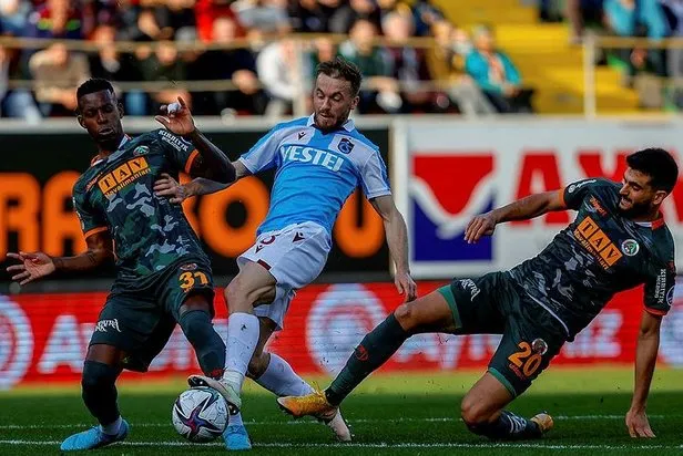 trabzonspor-alanyayi-devirdi-sampiyonluk-sarkilari-soyledi-1645396542191.jpeg