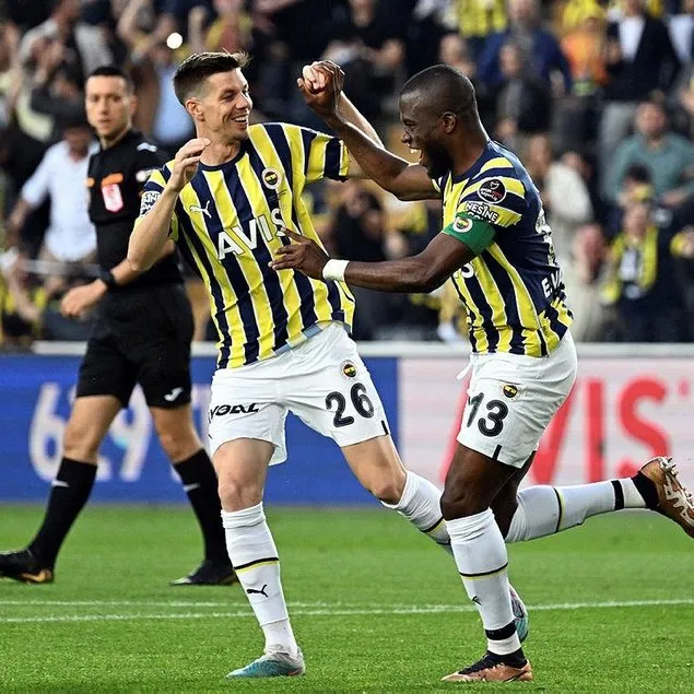 Valencia Alex’in gol rekorunu kırdı