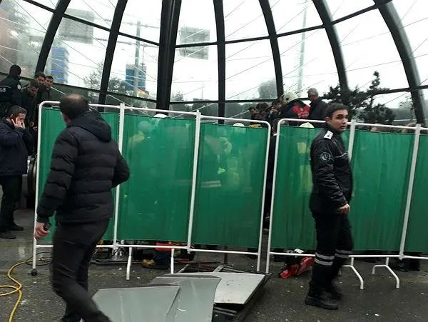 Maslak metrosunda yürüyen merdiven çöktü!-3