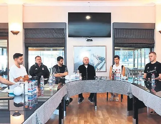 Yücel takımla yemekte buluştu