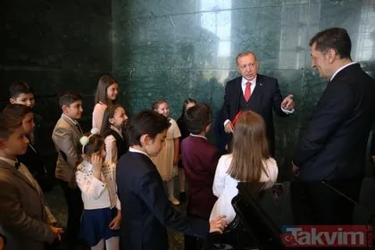 Külliye’de renkli anlar! Başkan Erdoğan çocukları kabul etti