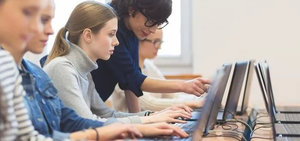 universite-online-kayit-tarihleri-2021-universiteye-online-kayit-nasil-yapilir-yeterli-mi-1630390823166.jpg