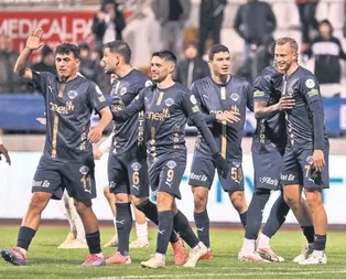 Paşa 3 puanı 2 golle aldı