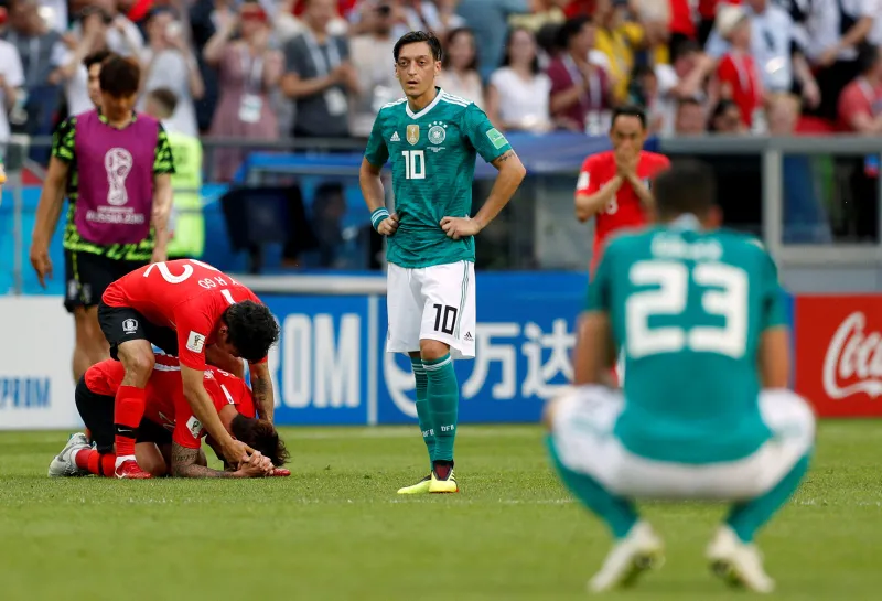 Alman holiganlar Mesut Özil'e saldırdı - 32