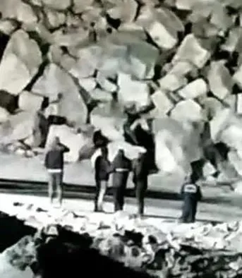 son-dakika-somada-maden-ocaginda-gocuk-1-olu-3-yarali-1683663216874.jpeg Son dakika: Soma’da maden ocağında göçük: 1 ölü 3 yaralı-2