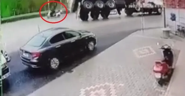 Motosikletli son anda kurtuldu! Ölüm teğet geçti