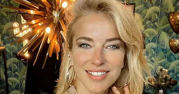 Burcu Esmersoy sevgilisi Allan Hakkonun ailesinin onayından geçti! İşte dikkat çeken hamle