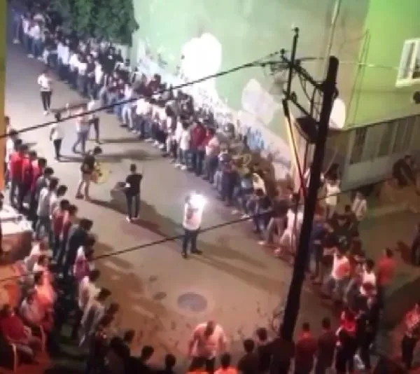 Son dakika: Bursa'daki koronavirüs tedbirlerinin ihlal edildiği görüntüler tepki çekmişti! Cezası belli oldu-2