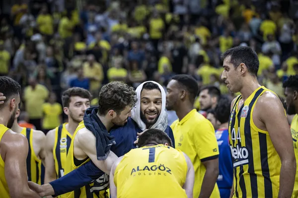 fenerbahce-beko-anadolu-efes-karsisinda-sampiyonluk-macinda-1655021994807.jpg Fenerbahçe Beko, Anadolu Efes karşısında şampiyonluk maçında!-3