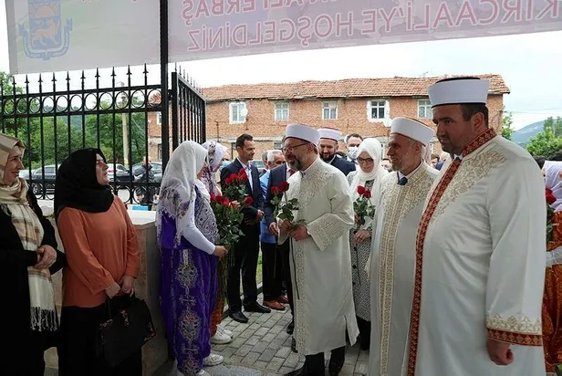 diyanet-isleri-baskani-ali-erbas-ve-hafiz-osman-sahinden-bulgaristan-filibe-muradiye-camiinde-cifte-ezan-1623788870623.jpeg Diyanet İşleri Başkanı Ali Erbaş ve Hafiz Osman Şahin'den Bulgaristan Filibe Muradiye Camii’nde çifte ezan!-5