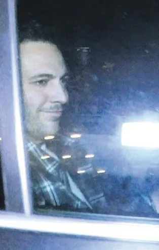 Demet Özdemir'den ayrılan Oğuzhan Koç balıkçıda efkar dağıttı! Gazetecilere yakalanınca kaçmak için bakın ne yaptı