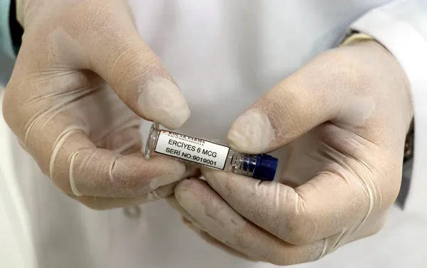 son-dakika-turkiyenin-yerli-koronavirus-asisi-faz-3-asamasinda-acil-kullanim-onayi-alabilir-1618302283966.jpg SON DAKİKA: Türkiye'nin yerli koronavirüs aşısı Faz-3 aşamasında acil kullanım onayı alabilir-3