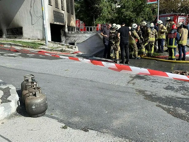 bagcilarda-is-yerinde-patlama-o-anlar-kamerada-1698405970592.jpeg Bağcılar'da iş yerinde patlama! O anlar kamerada-2