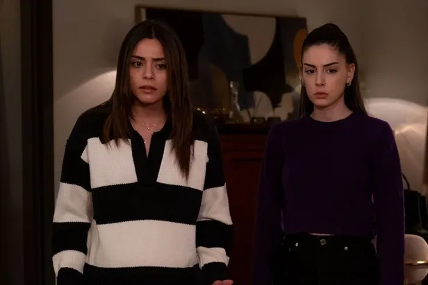 kizilcik-serbetinde-yasak-iliski-aileleri-ikiye-boluyor-omer-ve-kivilcim-aski-ortaliga-sacildi-esimin-annesind-1677177937228.jpg Kızılcık Şerbeti'nde yasak ilişki aileleri ikiye bölüyor! Ömer ve Kıvılcım aşkı ortalığa saçıldı! "Eşimin annesinden başka kadın mı yoktu?"-7