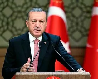 Yüzüne tükür ‘yağmur’ der