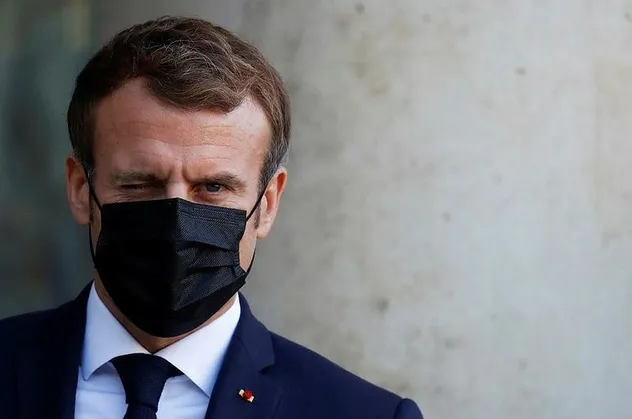 Fransa bayrağında renk değişti! Macron eleştirilerin hedefinde