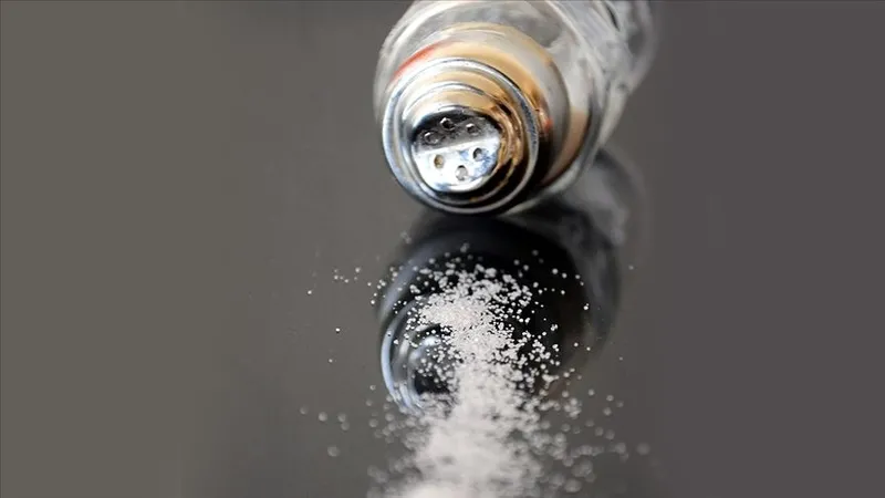 gune-ilik-tuzlu-su-icerek-baslamanin-11-faydasi-1726165601168.jpg Güne Ilık Tuzlu Su İçerek Başlayın! 11 Farklı Fayda Sağlıyor-3