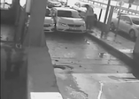 İki inatçı sürücü otoyol gişesine sıkıştı...