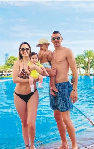 Galatasaray'ın yıldızı Muslera eşi ve çocuklarıyla Dubai tatilinde