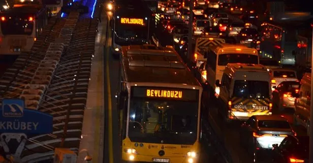 Metrobüste yeni dönem! Hat kodlar artık yazmıyor