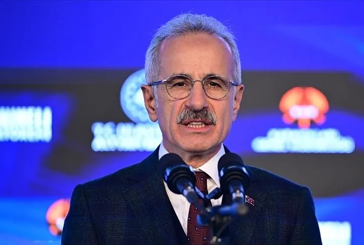 Sosyal medyaya 16 yaş sınırı