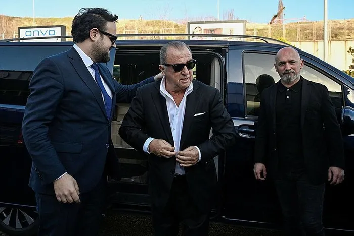 Fatih Terim'i bekleyen 17 zorlu gün! Havalimanında ilk açıklamasını yaptı: Kimse merak etmesin gerekeni yapacağım-7