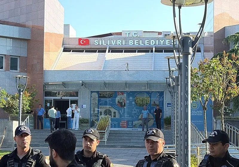 silivri-belediyesine-yolsuzluk-operasyonu-bora-balcioglu-gozaltinda-1781251920956.jpeg Silivri Belediyesi'ne yolsuzluk operasyonu: Bora Balcıoğlu gözaltında! | Listede kimler var? Park oyunuyla 21 milyonluk kamu zararı-2