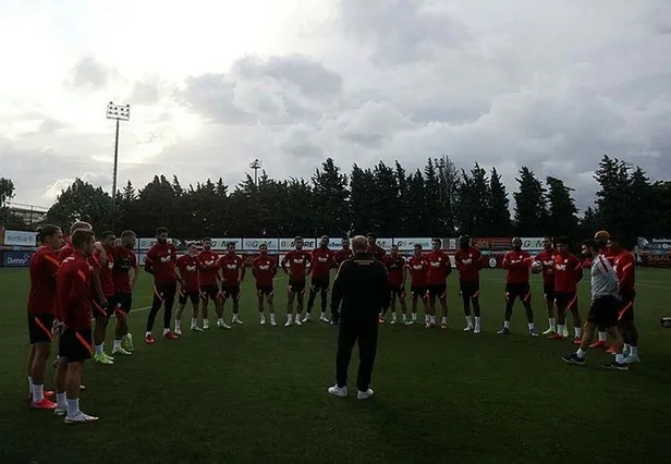 sarildilar-galatasarayda-kerem-akturkoglu-ile-marcao-baristi-1631218611681.jpeg Sarıldılar! Galatasaray'da Kerem Aktürkoğlu ile Marcao barıştı-3