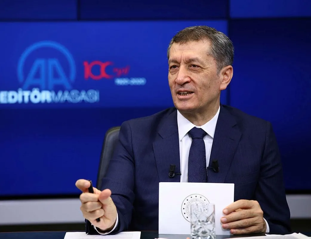 Bakan Selçuk’tan velilere karne