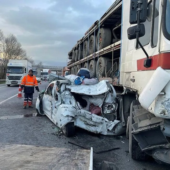 İki tır arasında kaldı! Burunları bile kanamadı