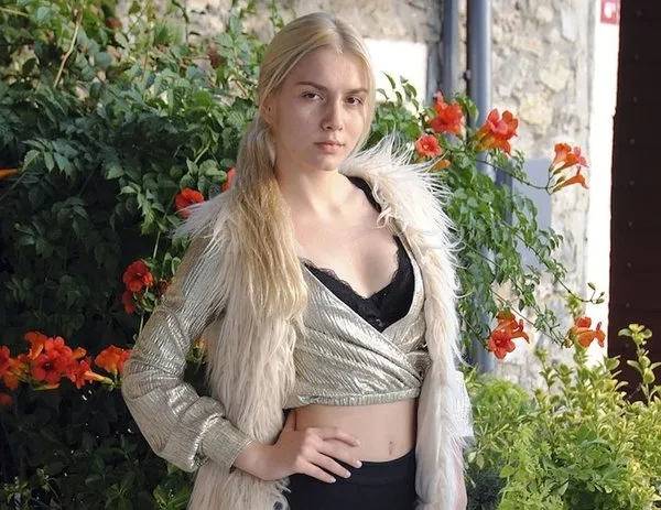 aleyna tilki ilk siirini sosyal medya