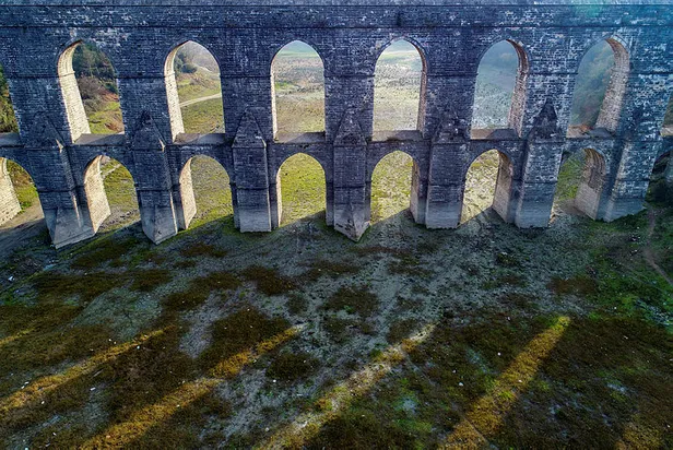 alibeykoy-barajinda-korkutan-goruntu-maglova-kemerinin-ayaklari-gorunmeye-basladi-1607509307846.jpg Alibeyköy Barajı alarm veriyor! Mağlova Kemeri’nin ayakları görünmeye başladı-6