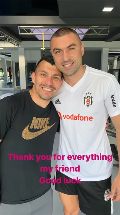 Beşiktaş'ta Gary Medel'in ayrılığını Burak Yılmaz duyurdu-1