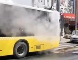 İETT otobüsü yol dumanlar içinde kaldı