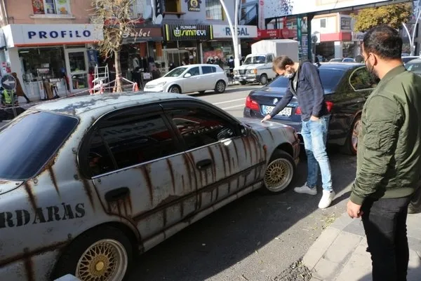 hurda-degil-canavar-gorunusu-sizi-aldatmasin-1996-model-toyota-corollayi-goren-bir-kez-daha-bakiyor-1608049666670.jpg Hurda değil canavar görünüşü sizi aldatmasın! 1996 model Toyota Corolla'yı gören bir kez daha bakıyor-3