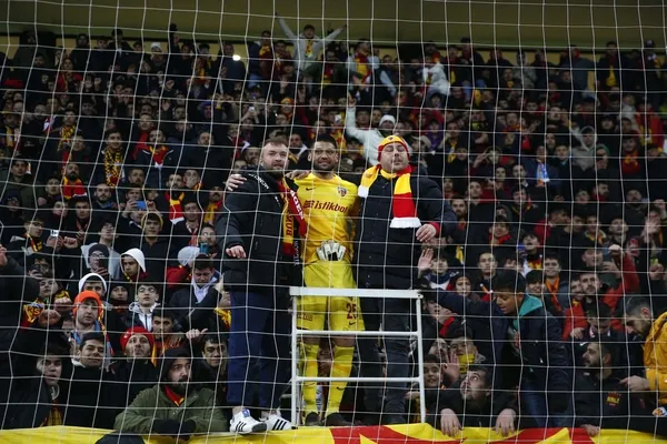 canli-kayserispor-basaksehir-1-0-basaksehir-deplasmanda-kayserispora-takildi-1675357722650.jpg Başakşehir deplasmanda Kayserispor'a takıldı-5