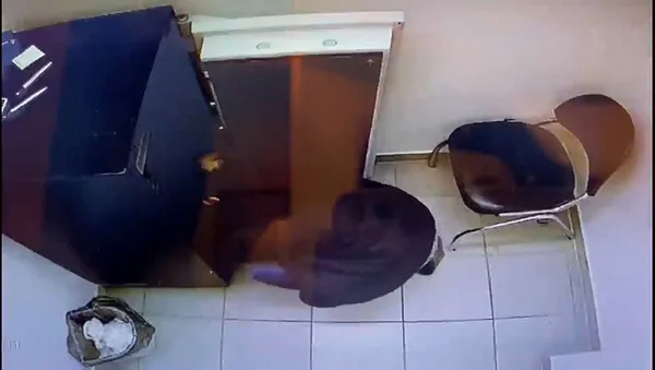 1637324201368.jpg Taksim'de döviz bürosunda 3 milyonluk vurgun! Çalışanı tarafından soyuldu: Görünce şok olduk-3