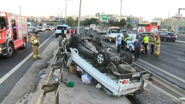 Son dakika: TEM'de feci kaza! Kamyonet takla attı: 1'i ağır 3 yaralı-4