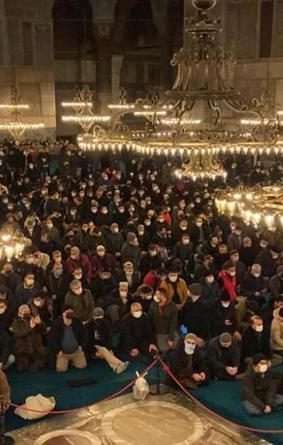 Yılın ilk sabah namazında Ayasofya Camii doldu taştı! Cemaat cami içine sığmadı