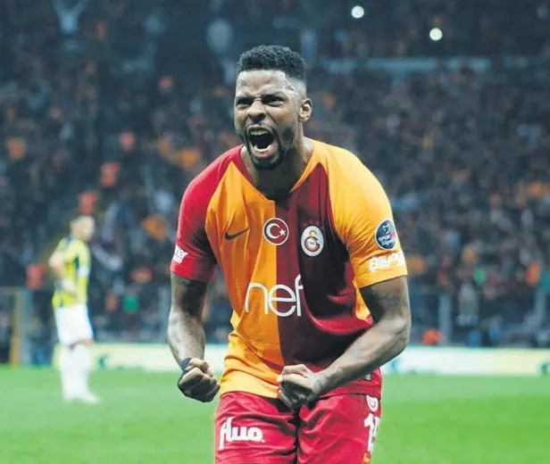 Galatasaraylı Mario Lemina çirkin yüzünü gösterdi! Muhabirimize önce saldırdı sonra fotoğraf makinesine el koydu-8