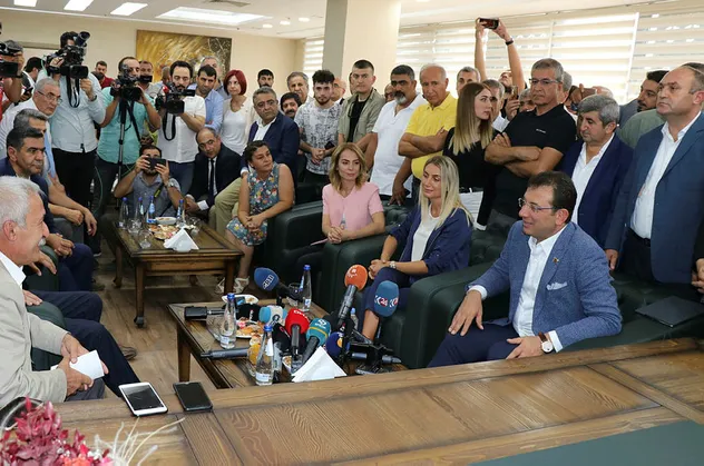 İmamoğlu, terör örgütüyle bağlantılı HDP'li belediyelere sahip çıktı! 23 Haziran'ın diyetini ödüyor
