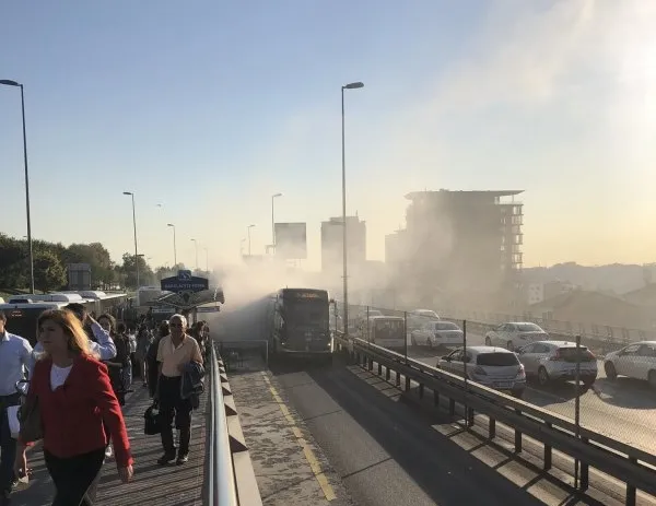 Metrobüste yangın!