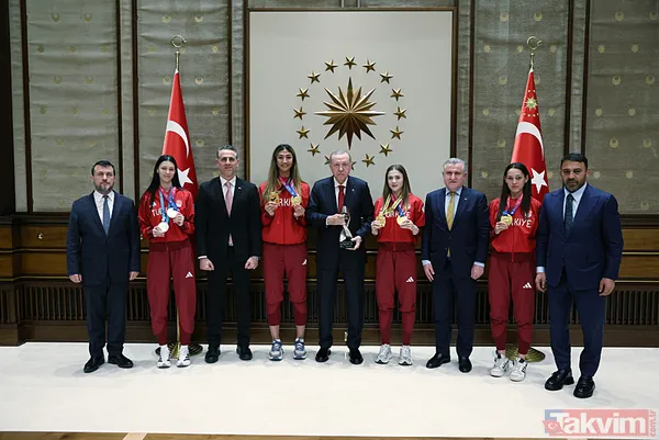 Başkan Erdoğan kabul etti! Başarılı sporcular Cumhurbaşkanlığı Külliyesi'nde - 4