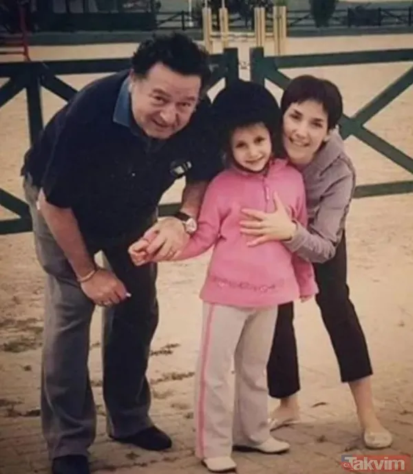 Kayahan’ın kızı Aslı Gönül Açar büyüdü genç kız oldu! Güzelliğiyle annesi İpek Açar’ı solladı son halini gören hayran kaldı - 2