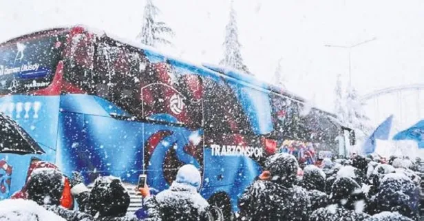 Trabzonspor taraftarı takımı coşkuyla karşıladı! "Kim bilir şampiyon olsak neler olacak..."