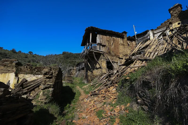 hayalet-koyde-sadece-3-evde-yasam-var-egenin-unutulan-cenneti-1776518116096.jpg Hayalet köyde sadece 3 evde yaşam var: Ege’nin unutulan cenneti-5