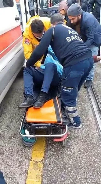 kalp-krizi-geciren-sofor-kaza-yapti-kalbi-duran-adama-ilk-mudahaleyi-yoldan-gecen-saglikci-yapti-1643696779969.jpg